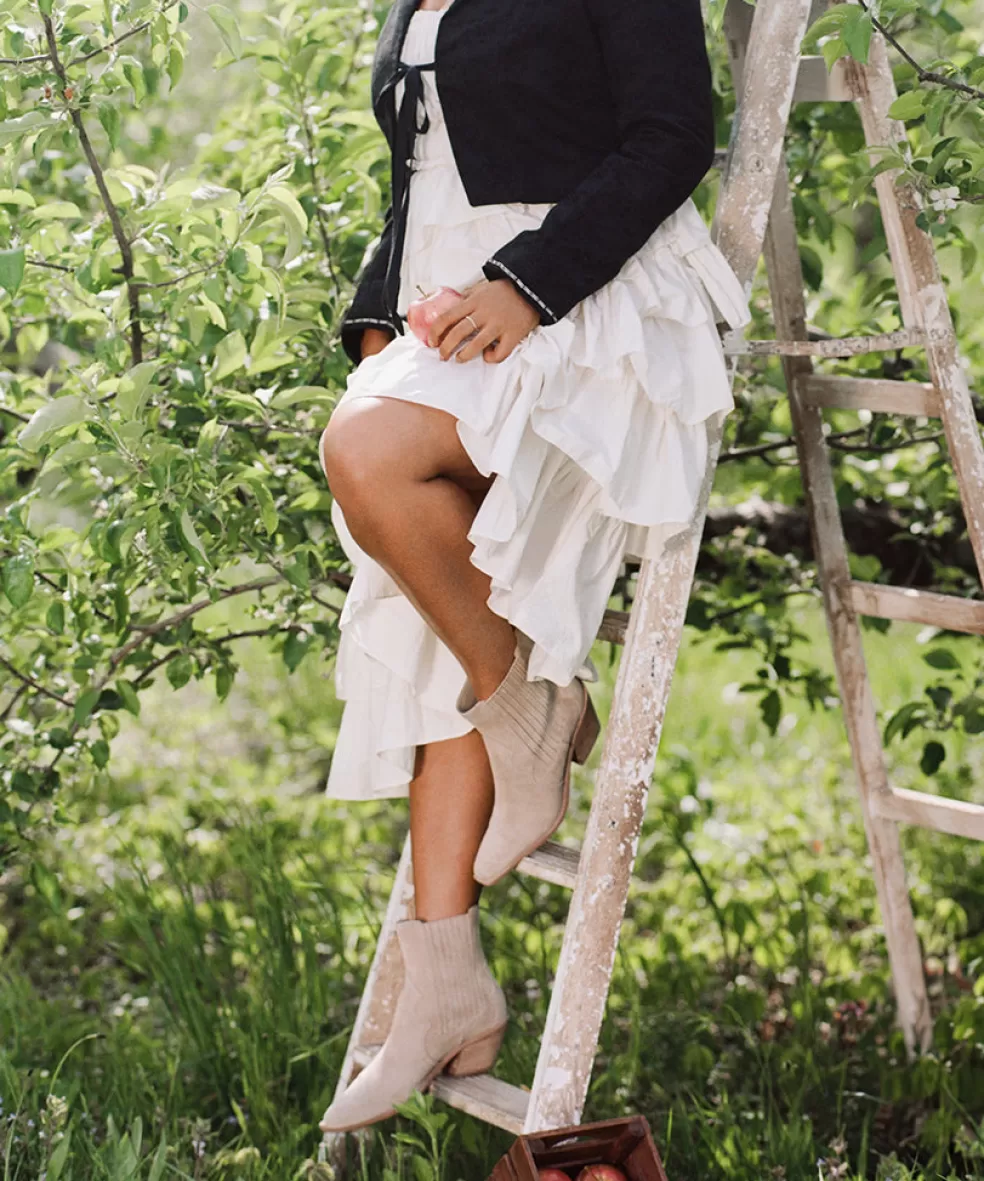 DOLCE VITA Senna Booties Almond Suede
